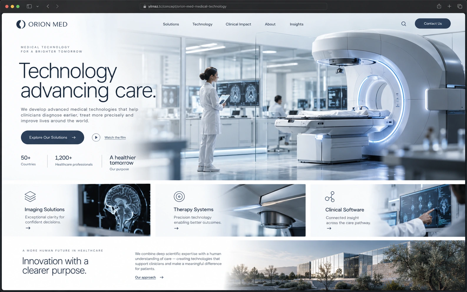 Orion Med medikal teknoloji web sitesi, modern klinik ortamda büyük MRI cihazı önünde tablet tutan doktor ve arka planda beyin tomografisi ekranları